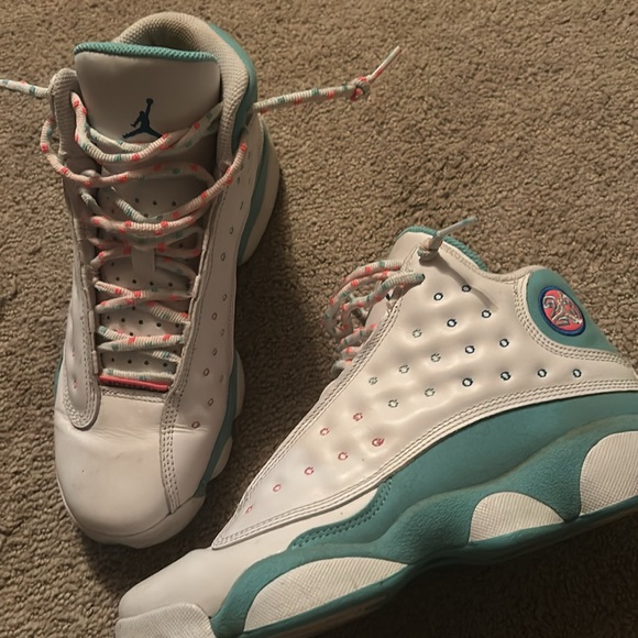 Slightly used in great condition! Size 5 in youth! - Picture 3 of 4